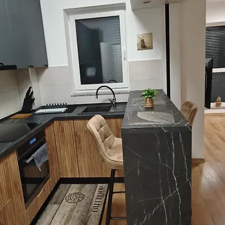 Apartman Garsoniera Alle Brassó